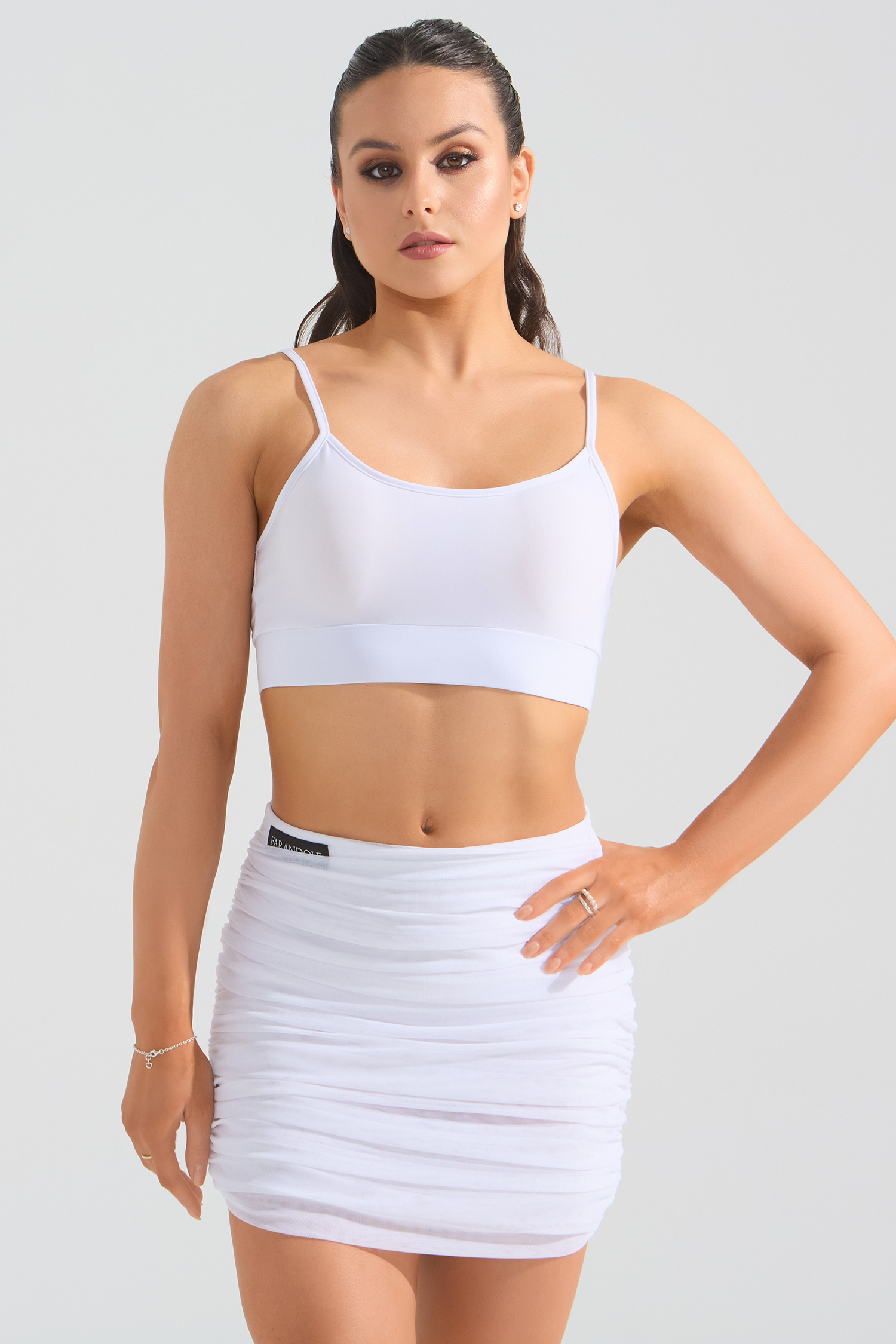 Топ на тонких бретелях