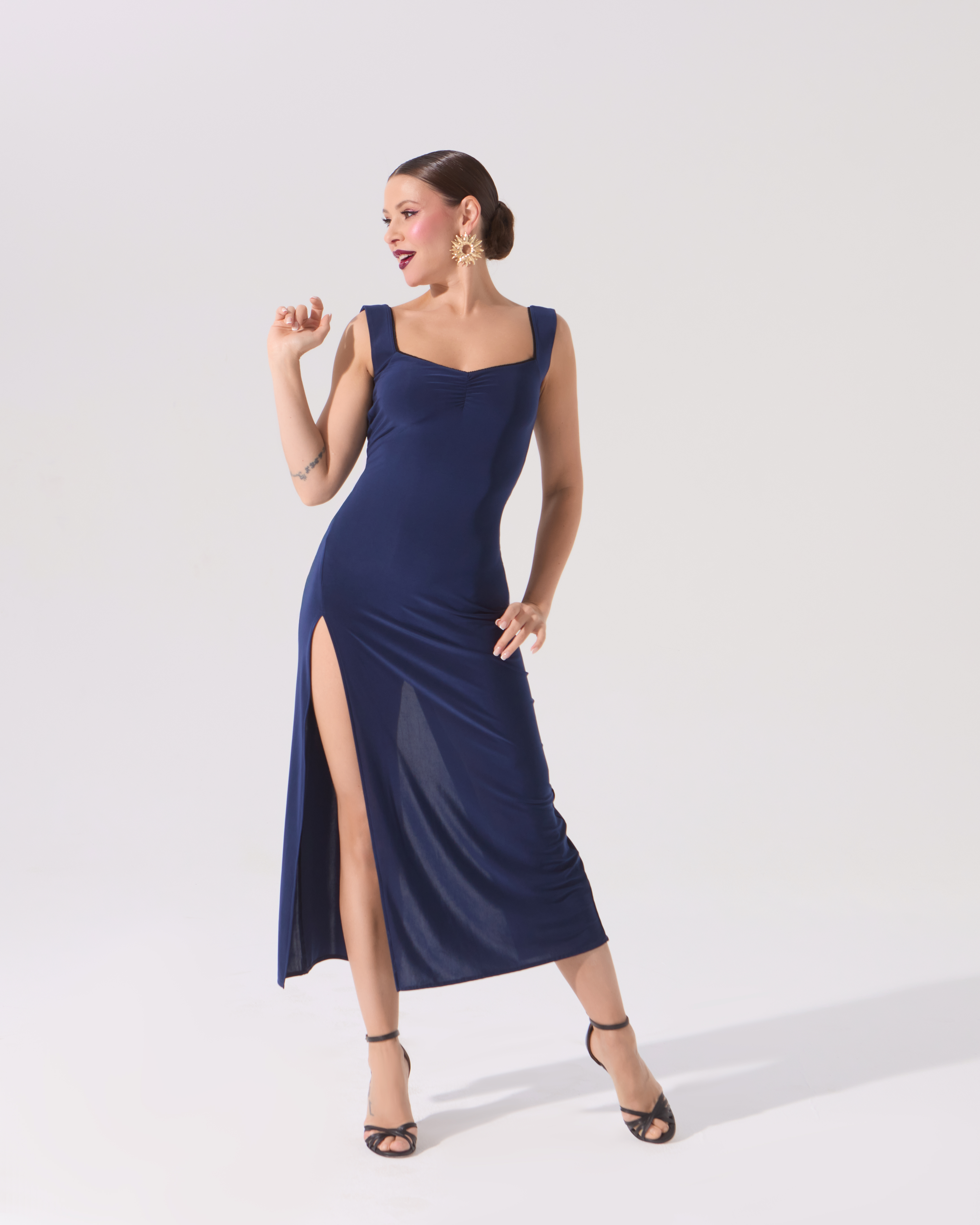 Платье прилегающего силуэта с разрезами (темно-синий)